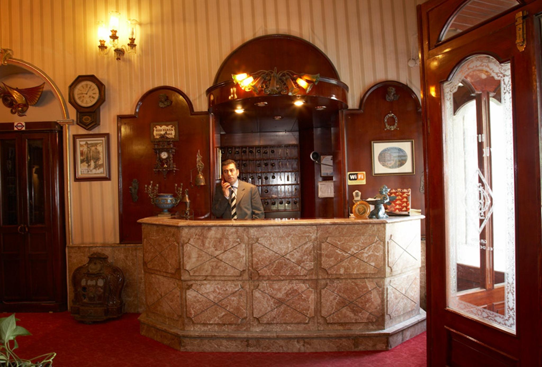 Grand Hotel De Londres Истанбул Екстериор снимка